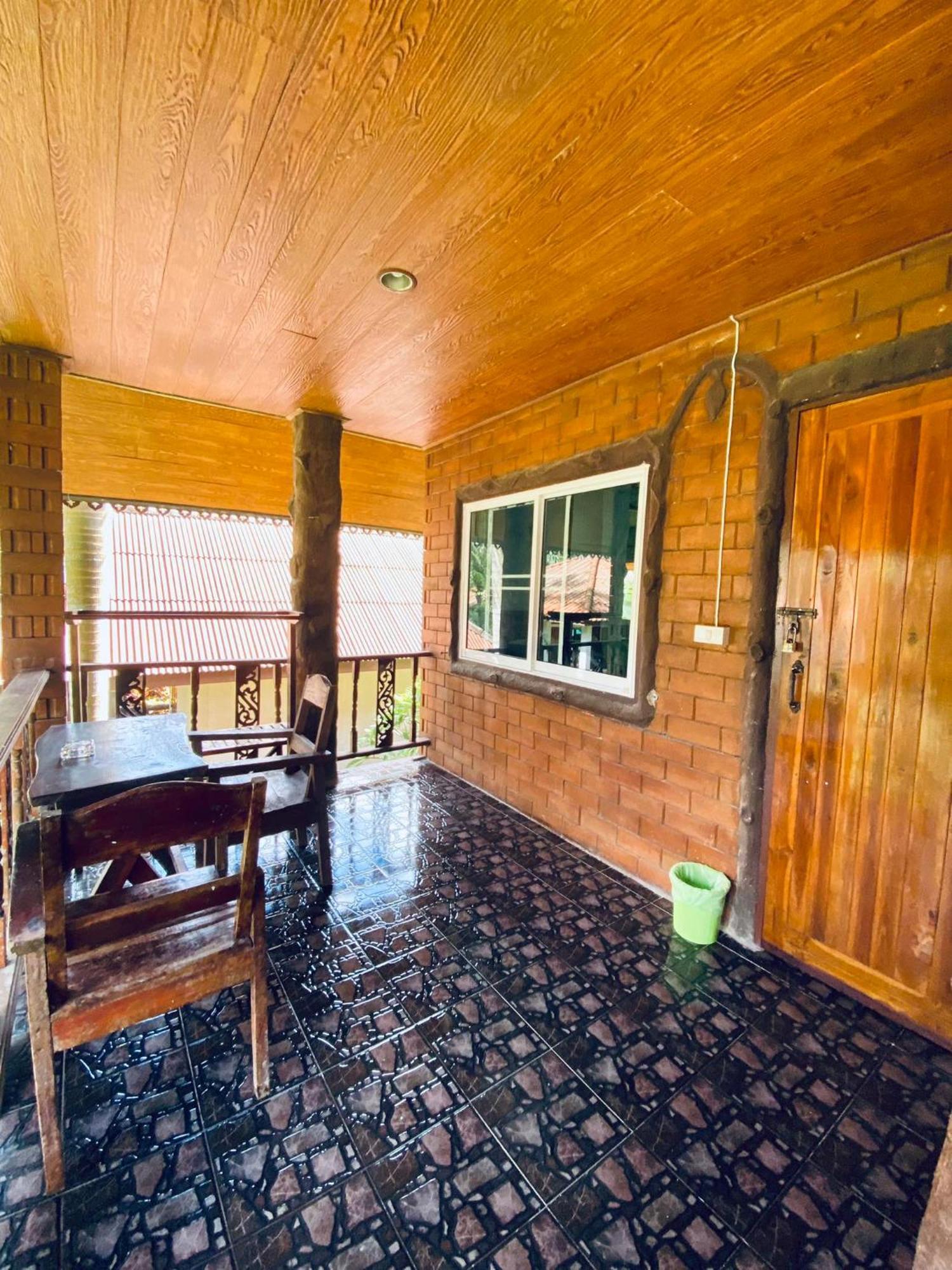 Hotel Khao Sok Nung House à Khao Sok National Park Extérieur photo