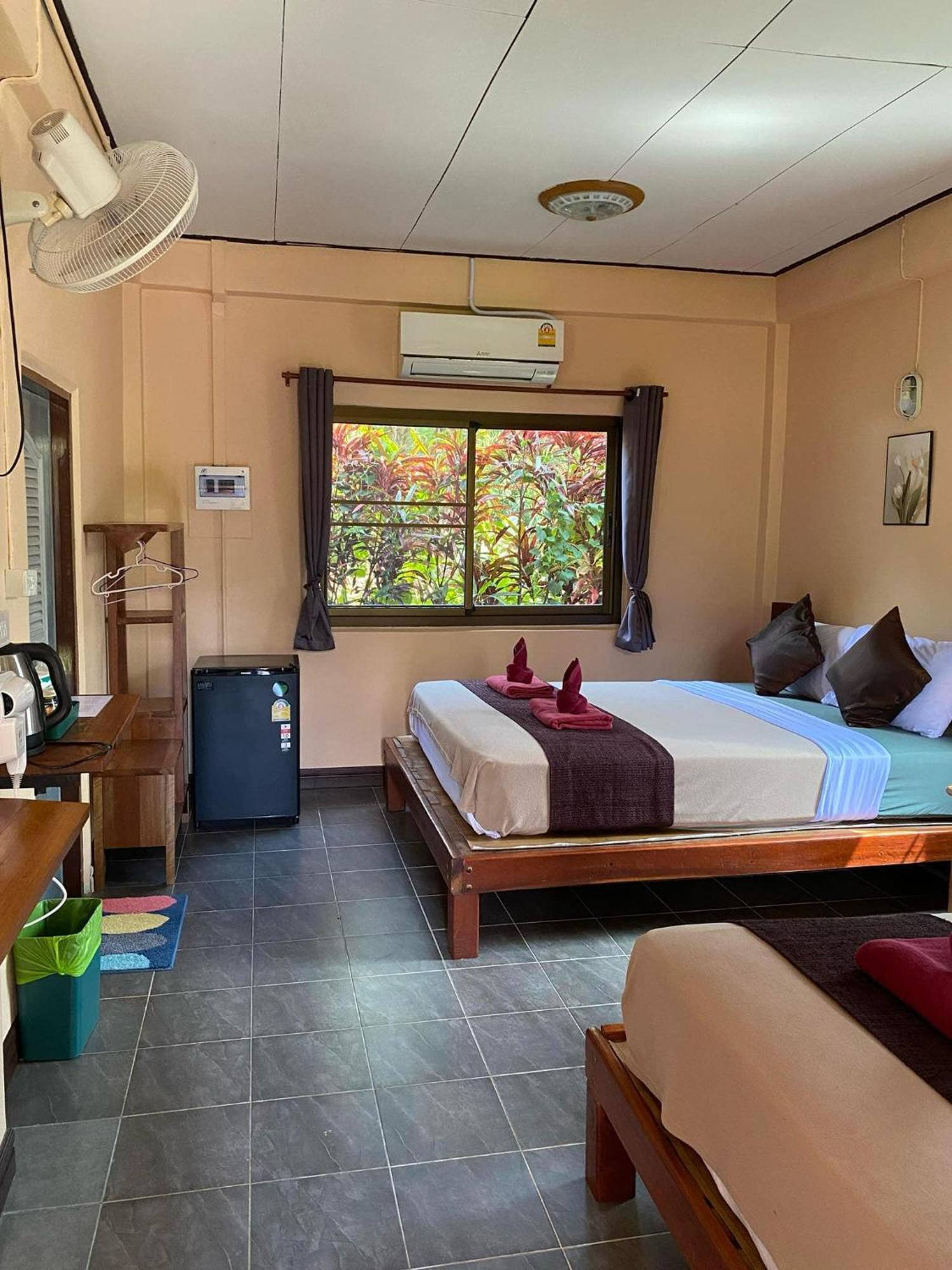 Hotel Khao Sok Nung House à Khao Sok National Park Extérieur photo